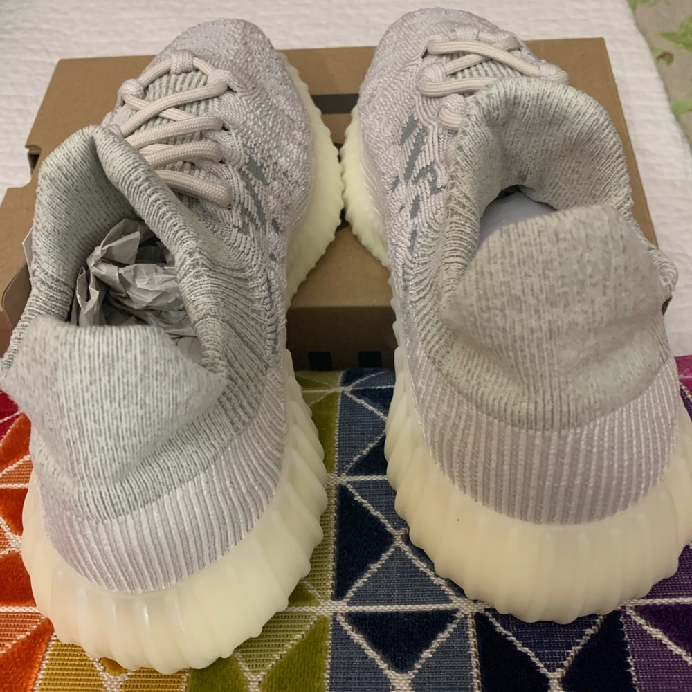 Yeezy sneakers - Picture 4 of 6